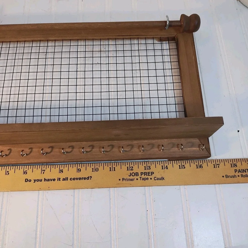 SoCal Buttercup Wooden Wall Mounted Jewelry Organizer Mesh Wire Hooks Rustic